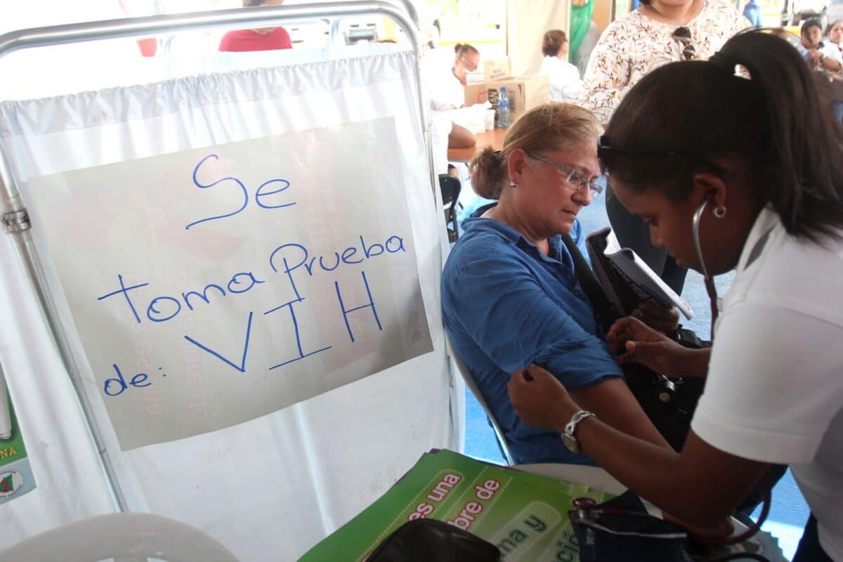 Menos del 25 % de los jóvenes en Latinoamérica tienen acceso a pruebas de VIH