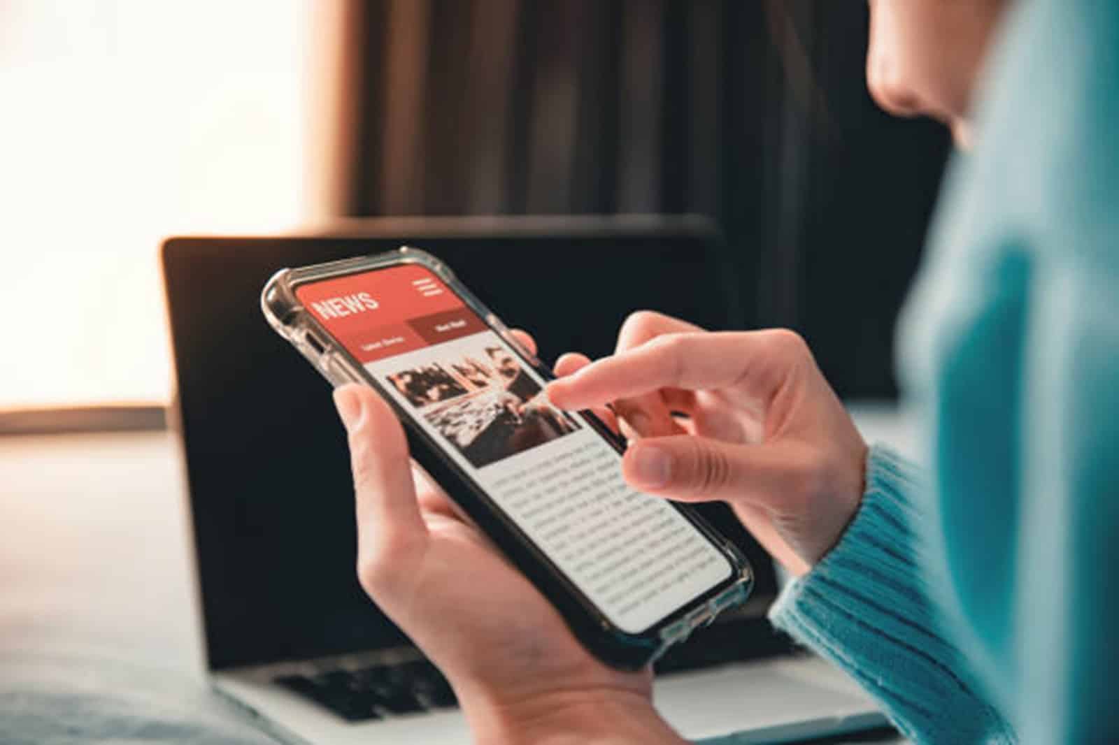 ¿Cómo detectar las noticias falsas generadas con IA?