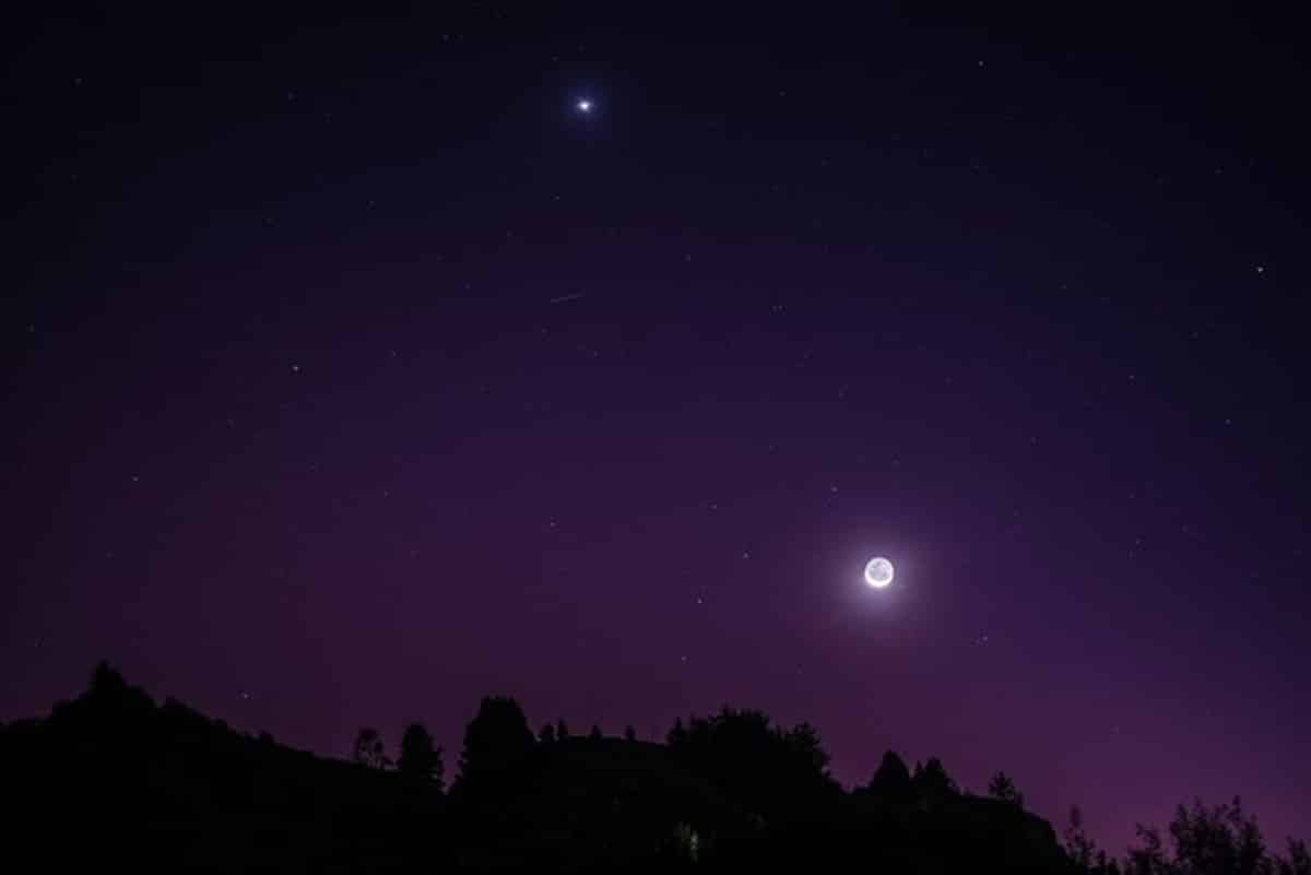 Las impresionantes imágenes de la alineación de la Luna y Venus 