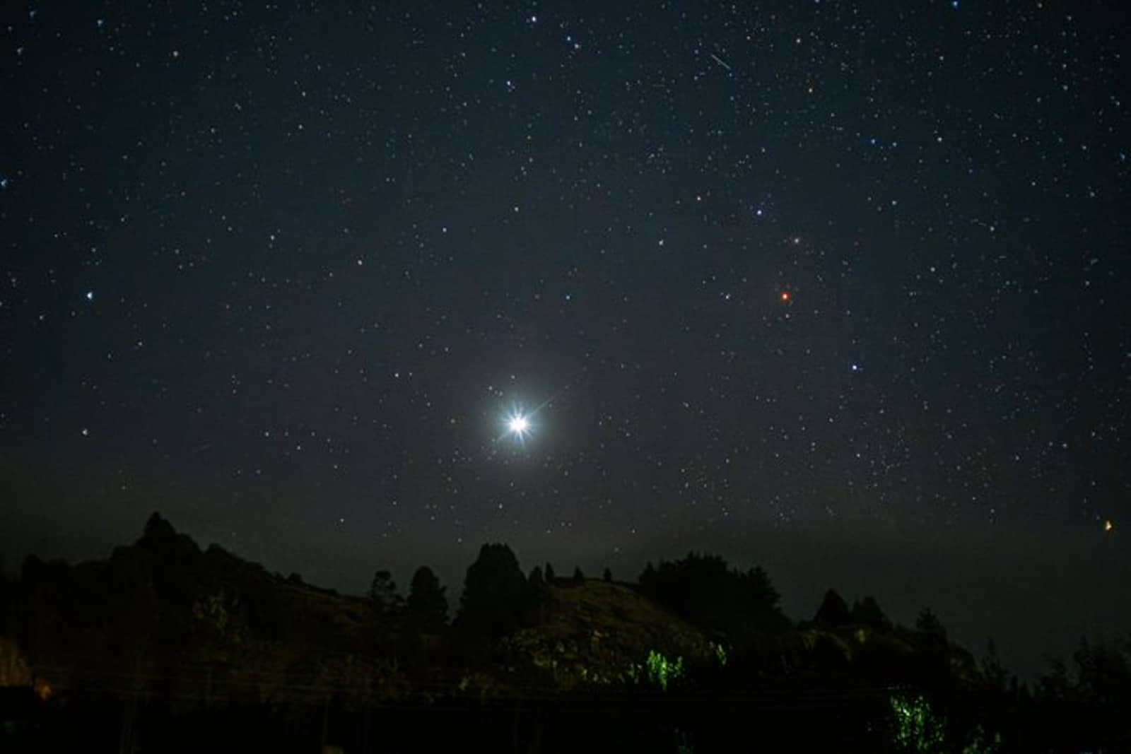 Las impresionantes imágenes de la alineación de la Luna y Venus 