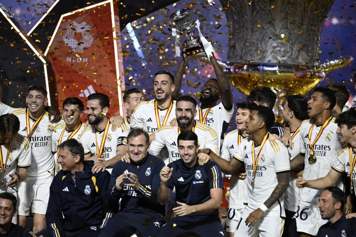 Real Madrid goleó al Barcelona FC y se coronó campeón de la Supercopa de España