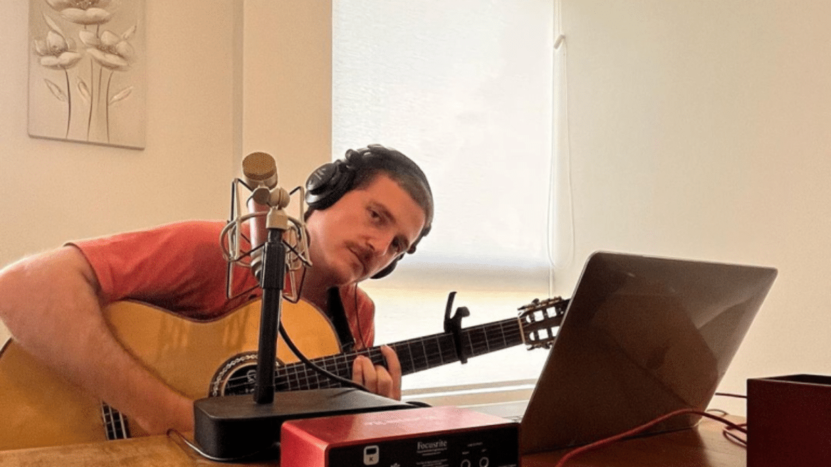 Quién fue Aire del Golfo, el cantautor que murió por una bala perdida en Ecuador