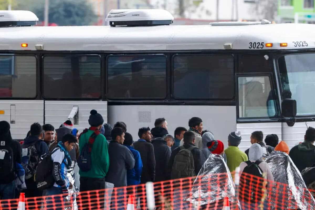 ¿Por cuántos millones demandó Nueva York  a compañías de autobuses que transportan migrantes a la ciudad? 
