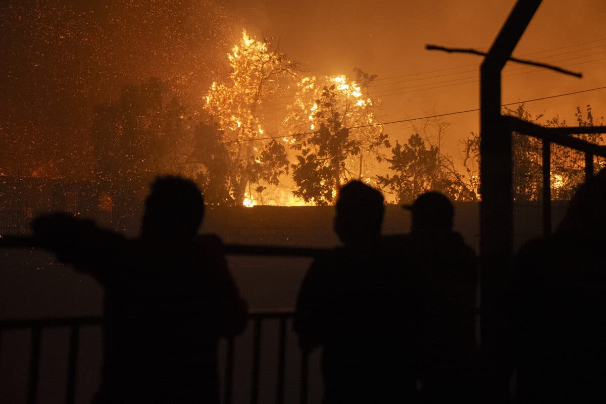 Decretaron estado de excepción por incendios en región central de Chile 