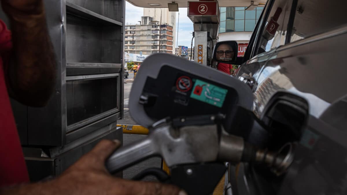 Denuncian que el contrabajo de gasolina en Venezuela persiste pese al aumento de su precio