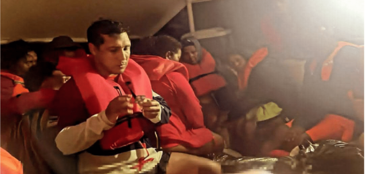 Rescataron a 40 personas tras naufragio de un catamarán en ruta Cubagua-Margarita: los detalles