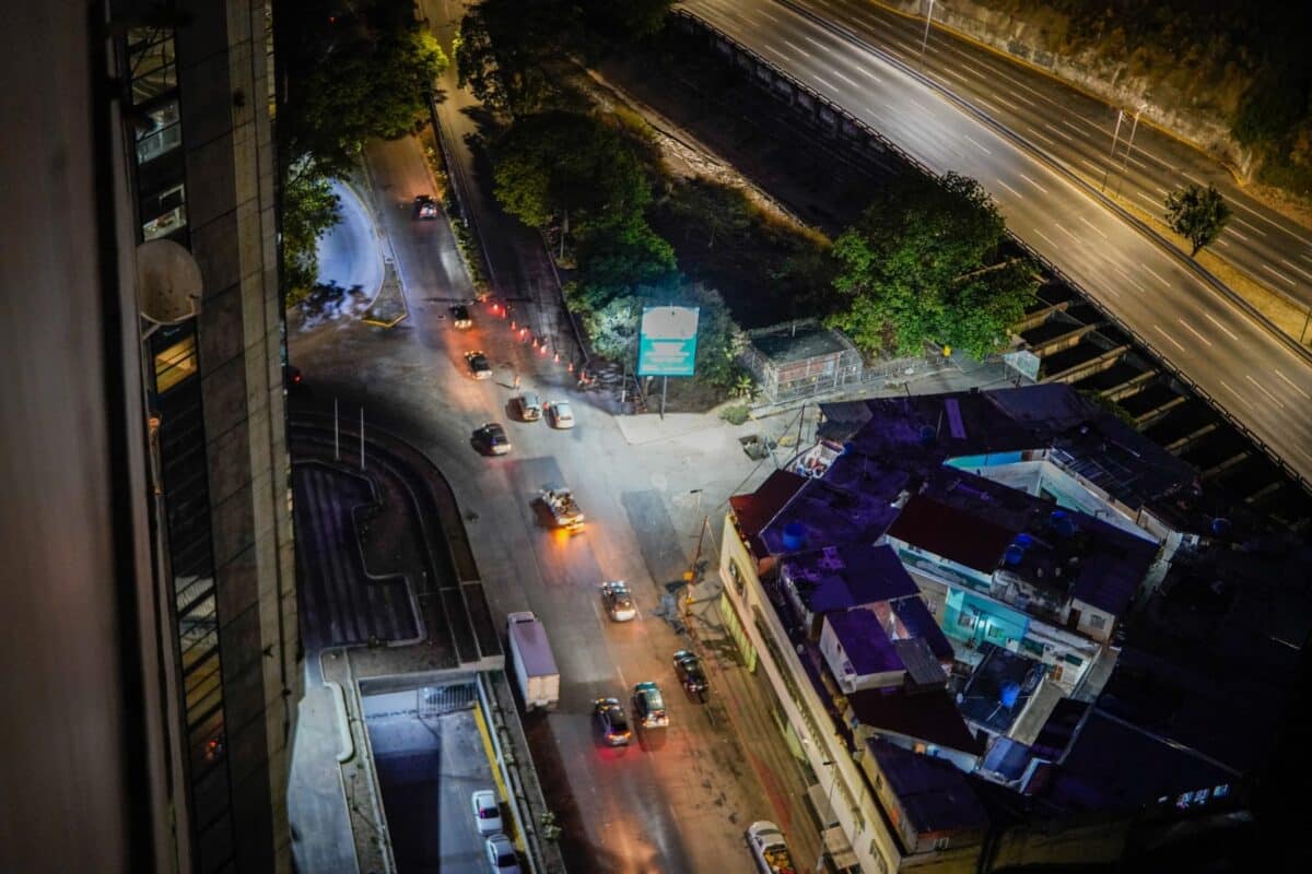 En imágenes: el cierre de la autopista Gran Cacique Guaicaipuro en Caracas