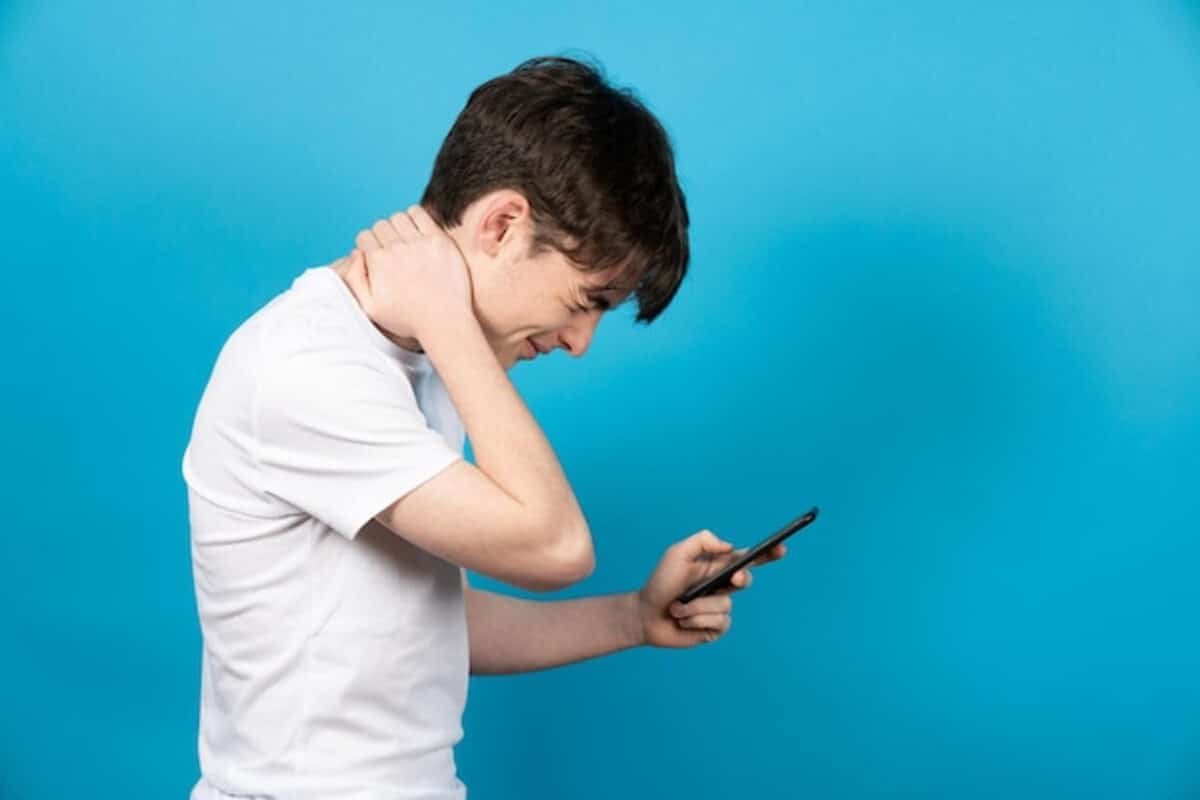 Uso de dispositivos móviles aumenta el riesgo de padecer dolencias musculoesqueléticas