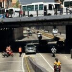 ¿Una mujer intentó lanzarse desde el elevado de la avenida Libertador?