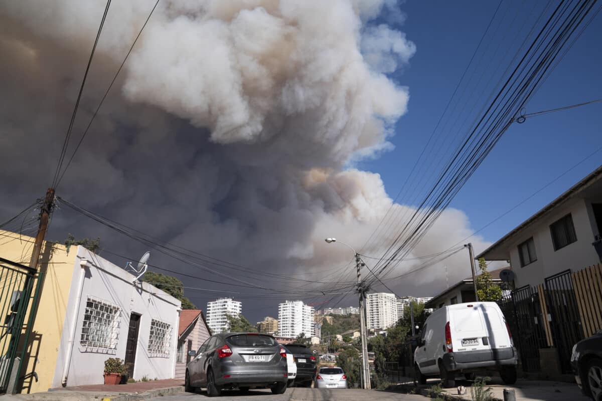 Decretaron estado de excepción por incendios en región central de Chile 