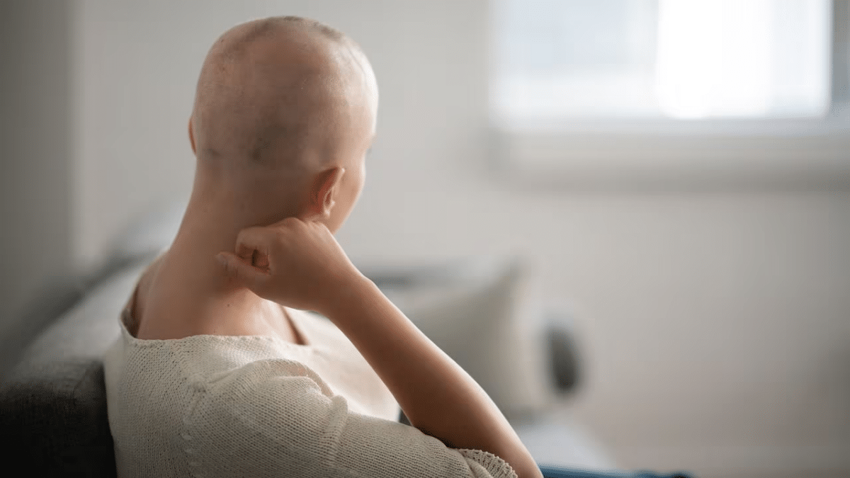 Un nuevo fármaco podría evitar la caída del pelo por la quimioterapia: ¿cómo funcionará?