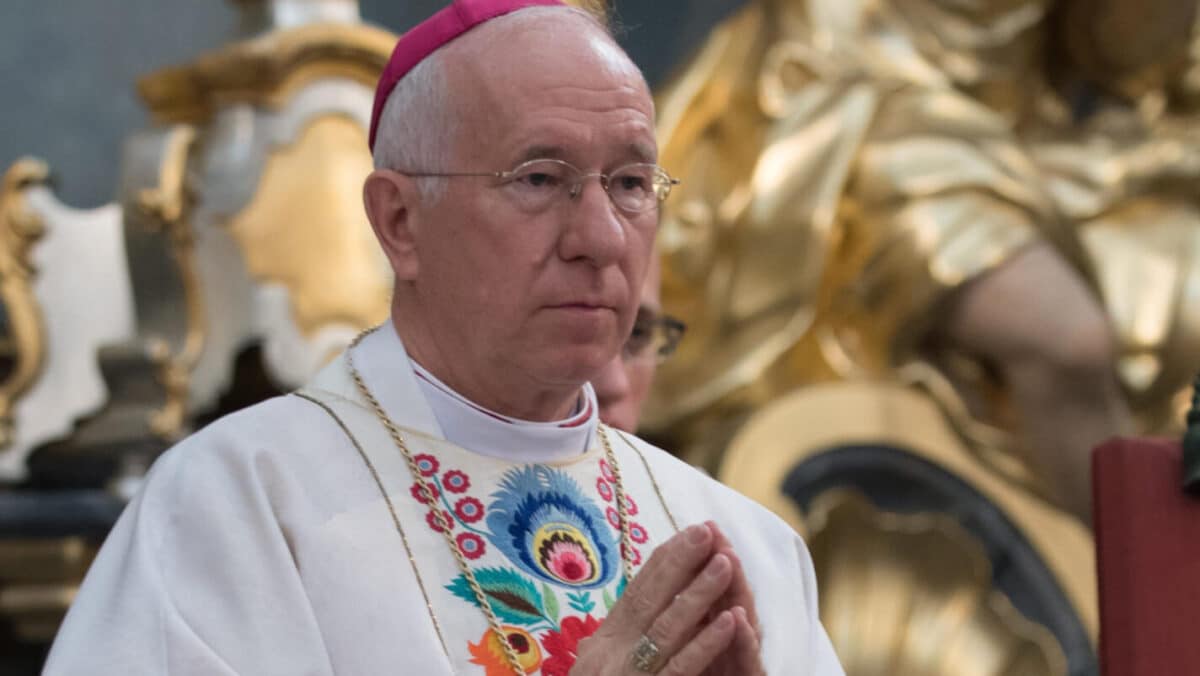 El papa acepta la renuncia del obispo polaco acusado de encubrir abusos a menores