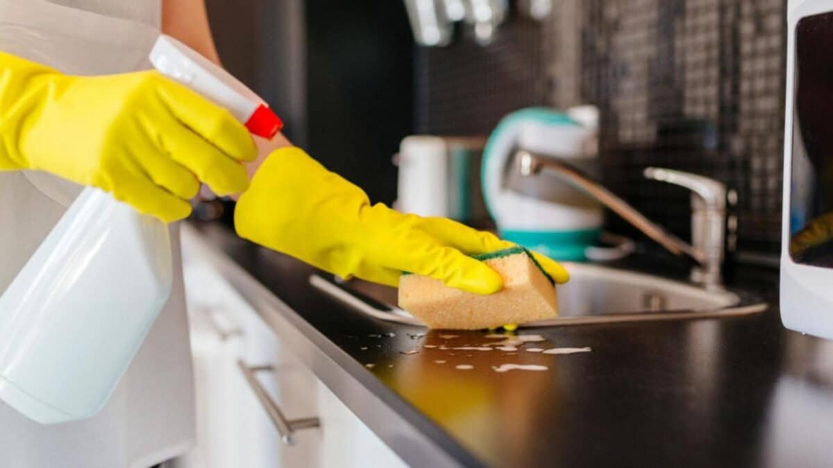 Los trucos de limpieza caseros que se han viralizado en las redes sociales 