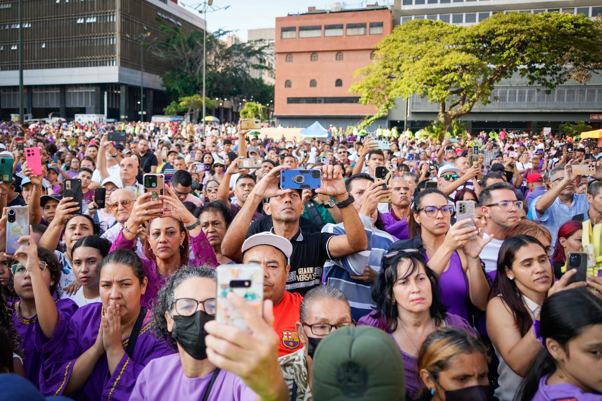 En imágenes: así transcurre la procesión del Nazareno en Caracas