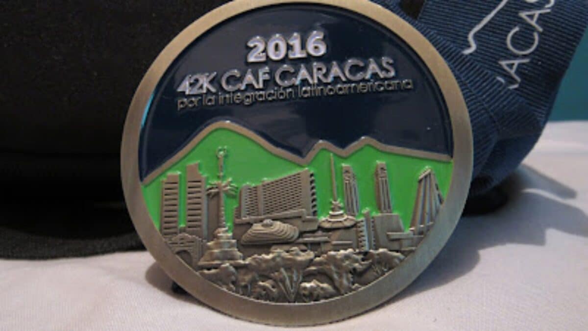 Maratón CAF: exigieron eliminar la imagen de El Helicoide del logo de la carrera