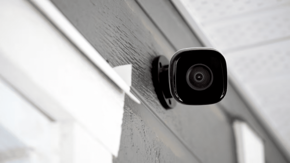 Airbnb prohibió el uso de cámaras de seguridad en interiores de sus alojamientos: ¿cuándo entrará en vigencia?