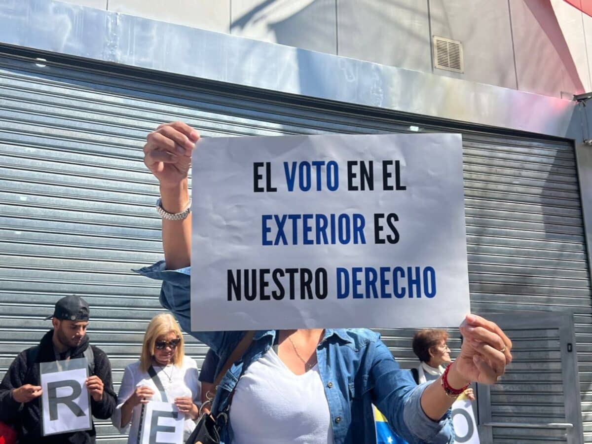 En imágenes: venezolanos en el exterior exigieron la apertura del Registro Electoral 