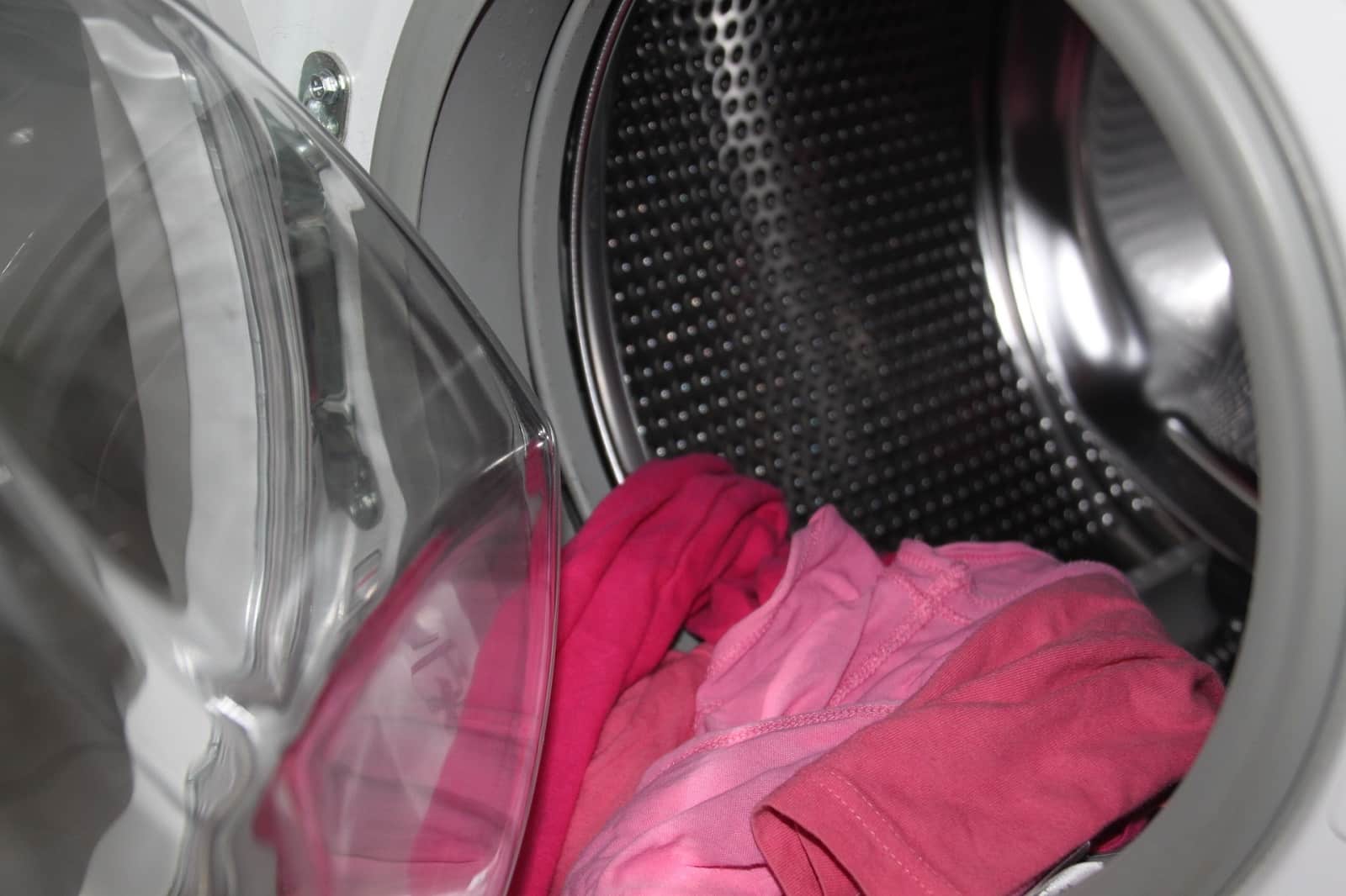 Jabón en polvo: los errores más comunes al usarlo y cómo evitar dañar la ropa