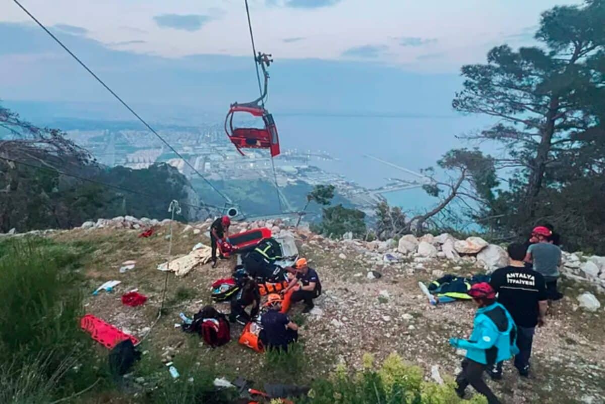 Un muerto y al menos 10 resultaron heridas tras un accidente en el teleférico de Turquía