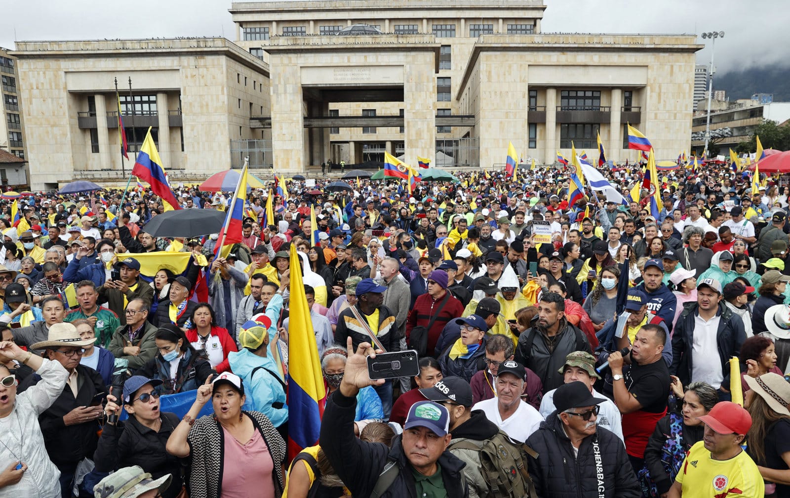 En imágenes: así protestaron en varias ciudades de Colombia contra el gobierno de Gustavo Petro