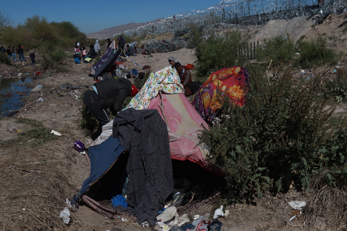 Trifulca entre migrantes y agentes en la frontera entre México y Estados Unidos