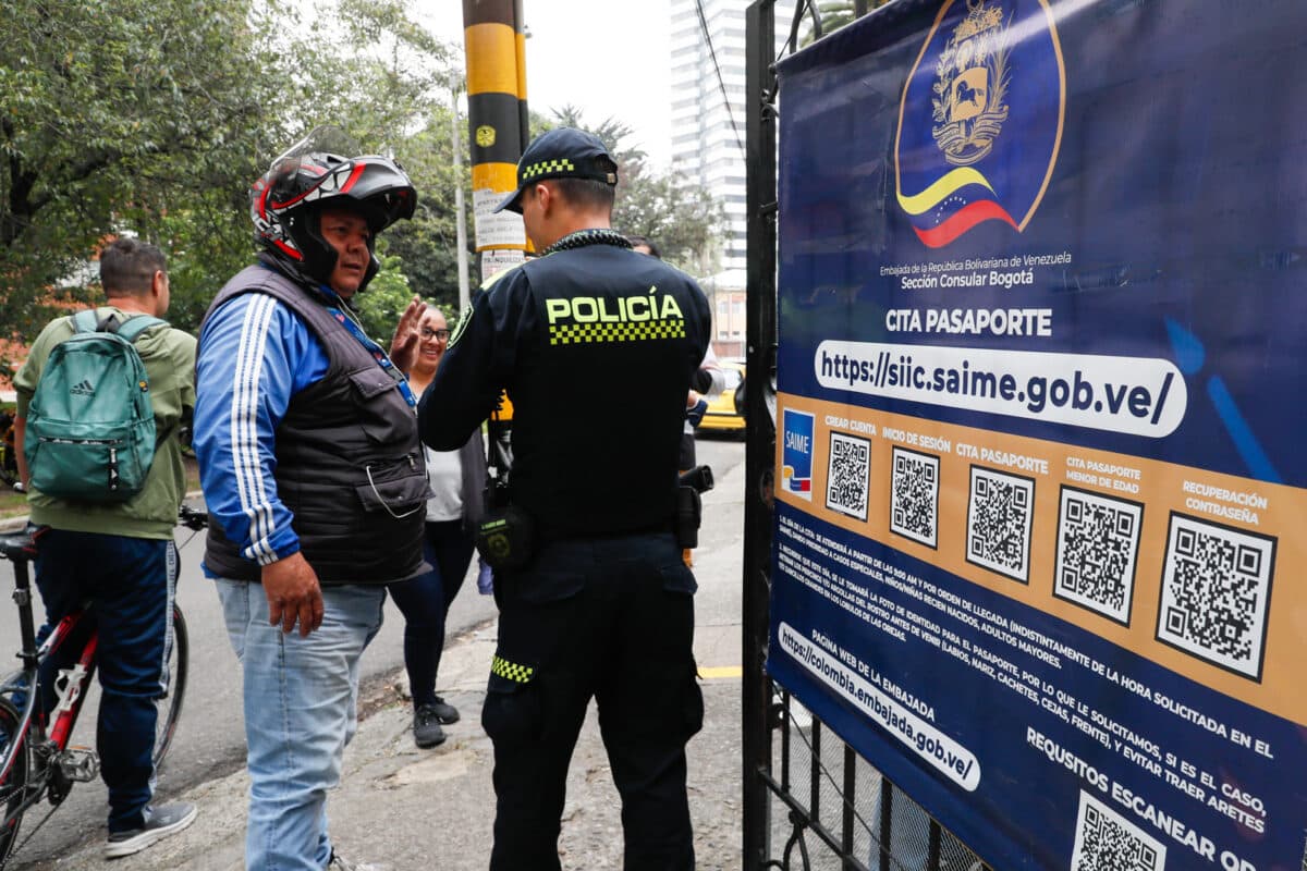 Venezolanos en Colombia denuncian impedimentos para inscribirse como votantes en las elecciones del 28 de julio