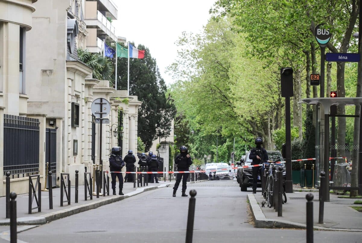 Detuvieron a un hombre que entró en el consulado de Irán en París con falsos explosivos