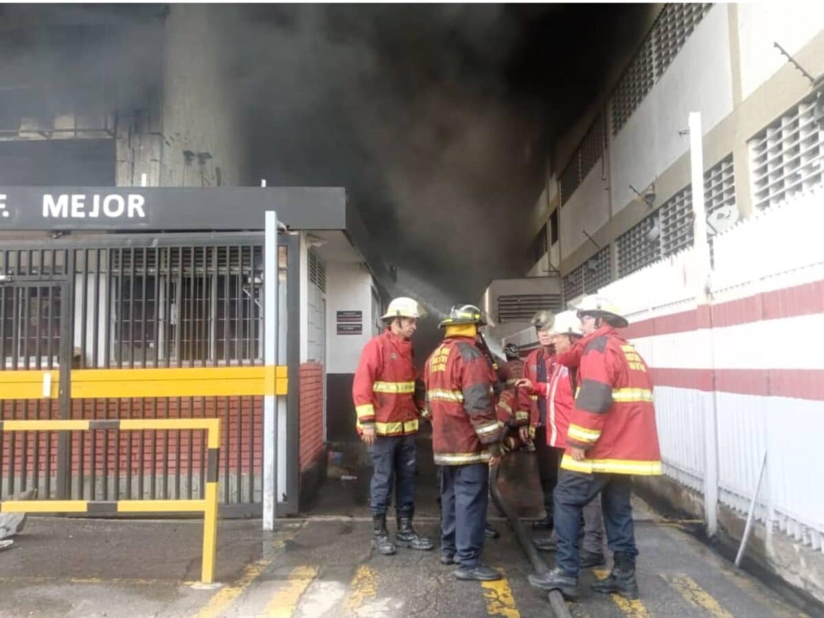 En Imágenes: así fue el incendio en la zona industrial de Los Ruices