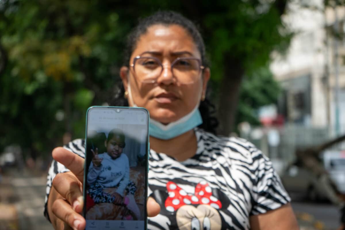 Hospital de Niños J. M. de los Ríos, Madres cuidadoras Venezuela, Niños hospitalizados en Venezuela, Cuidado de niños enfermos Venezuela, Madres de niños con cáncer Venezuela, Apoyo a madres cuidadoras Venezuela, Recursos para madres cuidadoras en Venezuela, Niños con enfermedades crónicas Venezuela, Red de apoyo para familias venezolanas con niños enfermos, Experiencias de madres cuidadoras en Venezuela, Cuidados pediátricos Venezuela, Organizaciones de ayuda para madres cuidadoras en Venezuela, Estrés de las madres de niños hospitalizados en Venezuela, Apoyo emocional para madres de niños enfermos en Venezuela, Consejos para madres cuidadoras en Venezuela, Historias de superación de madres venezolanas con hijos enfermos, El Diario, José Daniel Ramos