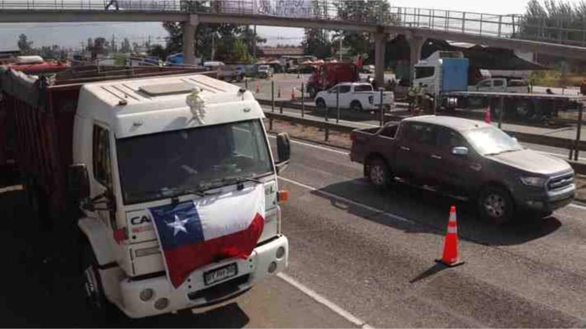 Camioneros en Chile exigieron expulsión de migrantes con antecedentes penales