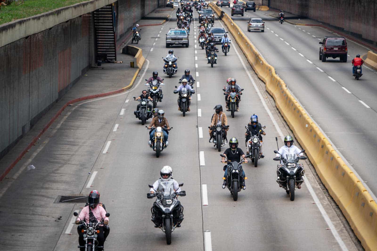 Gentlemen Riders 2024 Caracas, Recorrido Gentlemen Riders Caracas 2024, Evento motociclistas Caracas 2024, Gentlemen Riders Venezuela 2024, Paseo motociclistas Caracas 2024, Ruta Gentlemen Riders Caracas, Motociclistas vintage Caracas 2024, Gentlemen Riders Venezuela, Motociclistas elegantes Caracas, Desfile motociclistas Caracas 2024, Eventos motos Caracas 2024, Recorrido motos vintage Caracas, Concentración Gentlemen Riders Caracas, Encuentro motociclistas Caracas 2024, Rally Gentlemen Riders Caracas 2024, Tour Gentlemen Riders Caracas 2024, Evento motos clásicas Caracas, Gentlemen Riders Caracas mayo 2024, Actividades moteras Caracas 2024, Gentlemen Riders Venezuela mayo 2024, El Diario, José Daniel Ramos