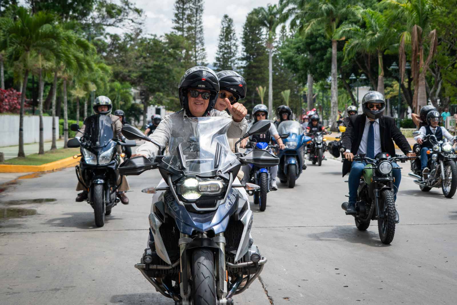 Gentlemen Riders 2024 Caracas, Recorrido Gentlemen Riders Caracas 2024, Evento motociclistas Caracas 2024, Gentlemen Riders Venezuela 2024, Paseo motociclistas Caracas 2024, Ruta Gentlemen Riders Caracas, Motociclistas vintage Caracas 2024, Gentlemen Riders Venezuela, Motociclistas elegantes Caracas, Desfile motociclistas Caracas 2024, Eventos motos Caracas 2024, Recorrido motos vintage Caracas, Concentración Gentlemen Riders Caracas, Encuentro motociclistas Caracas 2024, Rally Gentlemen Riders Caracas 2024, Tour Gentlemen Riders Caracas 2024, Evento motos clásicas Caracas, Gentlemen Riders Caracas mayo 2024, Actividades moteras Caracas 2024, Gentlemen Riders Venezuela mayo 2024, El Diario, José Daniel Ramos