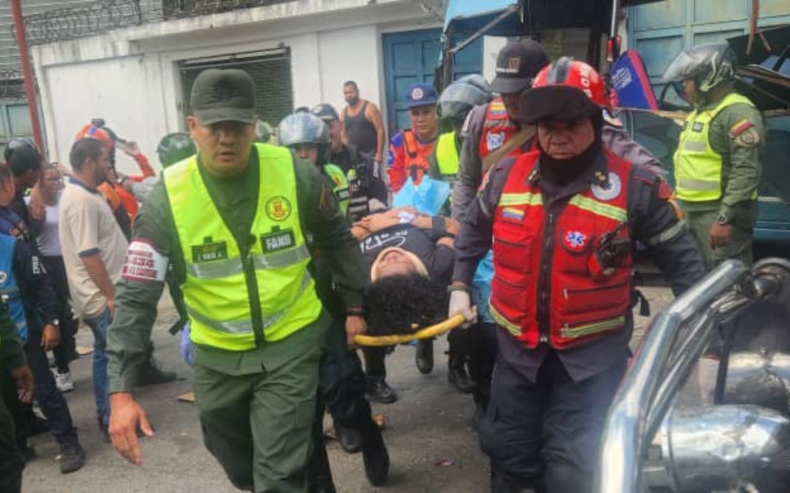 Al menos 12 lesionados dejó un accidente de tránsito en la carretera vieja Caracas-La Guaira