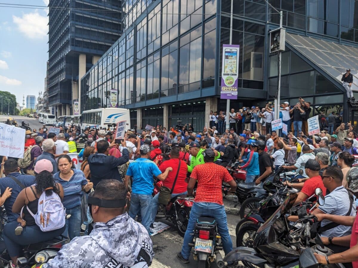 Denuncian agresiones y enfrentamientos contra los trabajadores que marchan en Caracas 