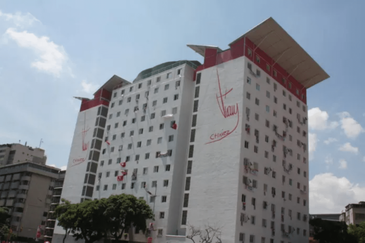 Un hombre mató a su expareja y luego se suicidó en un edificio de Misión Vivienda en Caracas