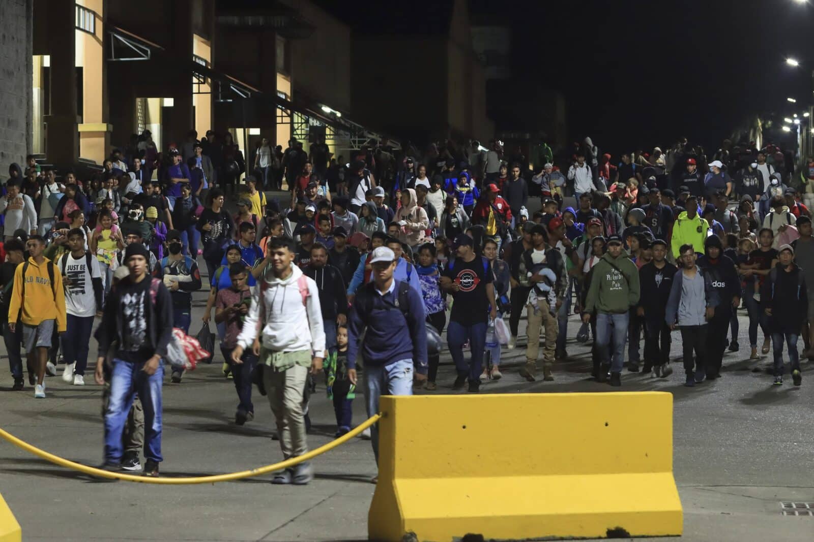 Amenazas de la ruta migratoria en Guatemala: dengue, arrestos y el cambio climático