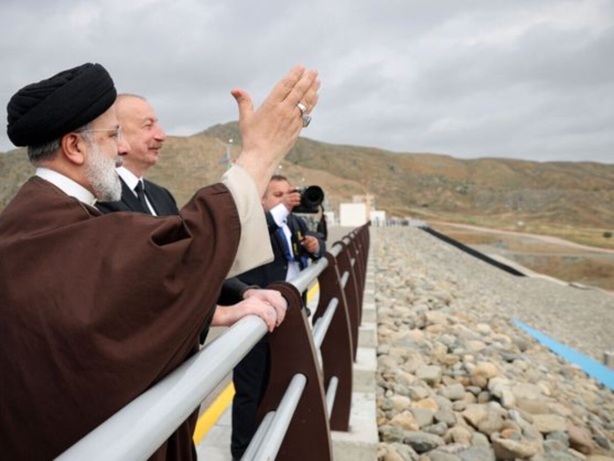 El helicóptero del presidente iraní está desaparecido tras aterrizaje forzoso 