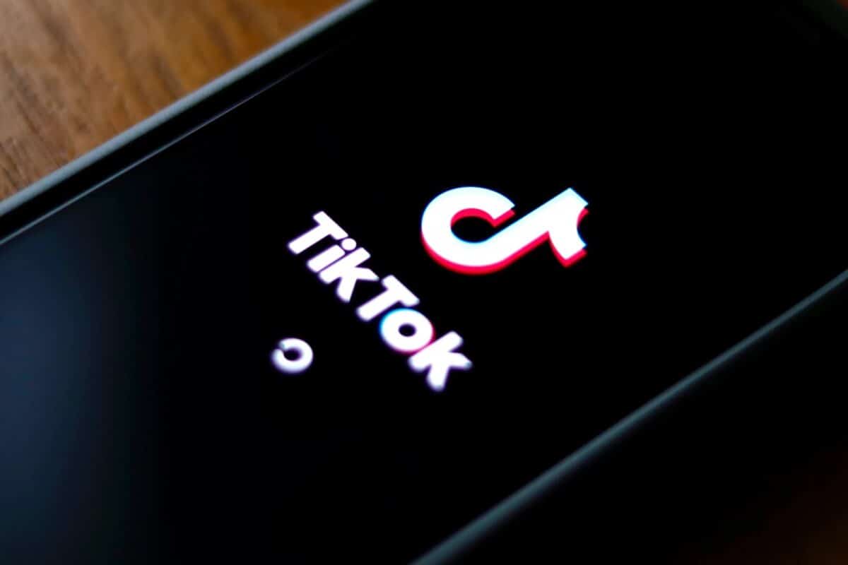 TikTok comenzó a identificar el contenido creado con inteligencia artificial