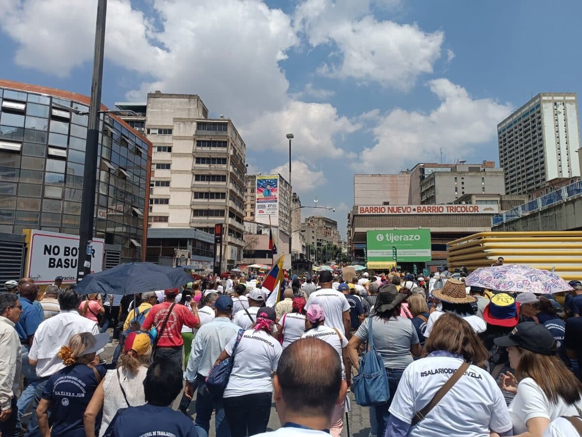 Trabajadores venezolanos se movilizan para exigir salarios dignos 