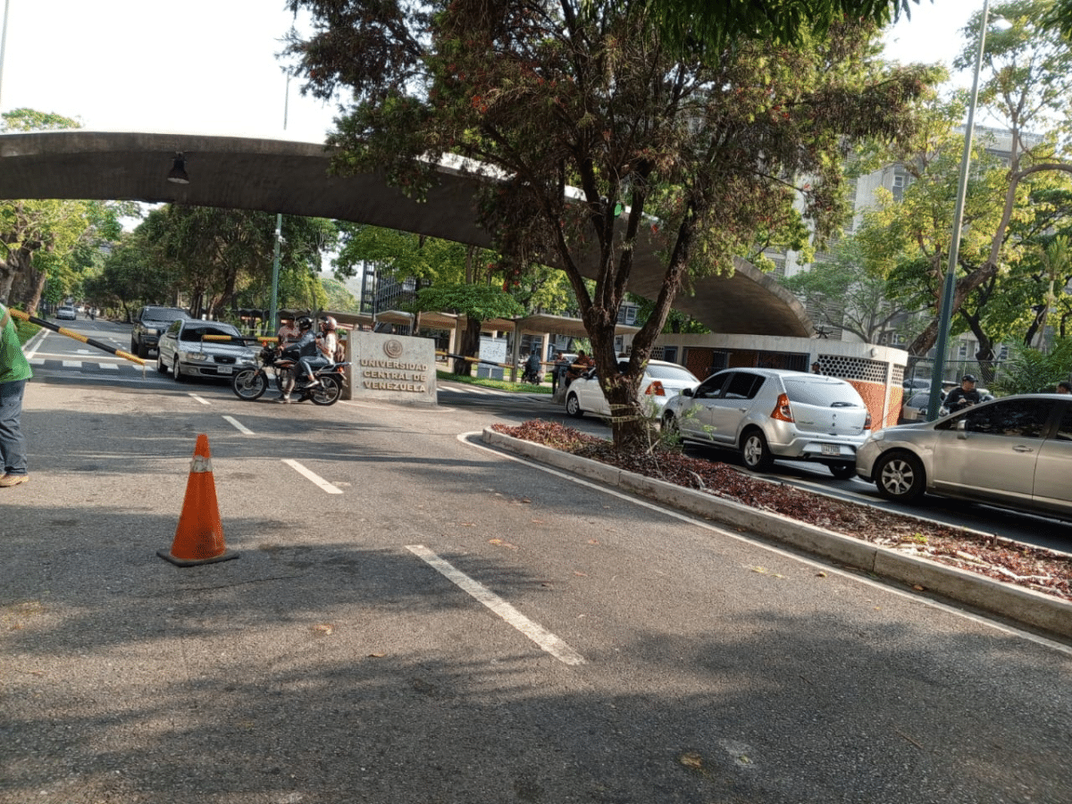 Trabajadores cerraron accesos a la UCV por segundo día consecutivo