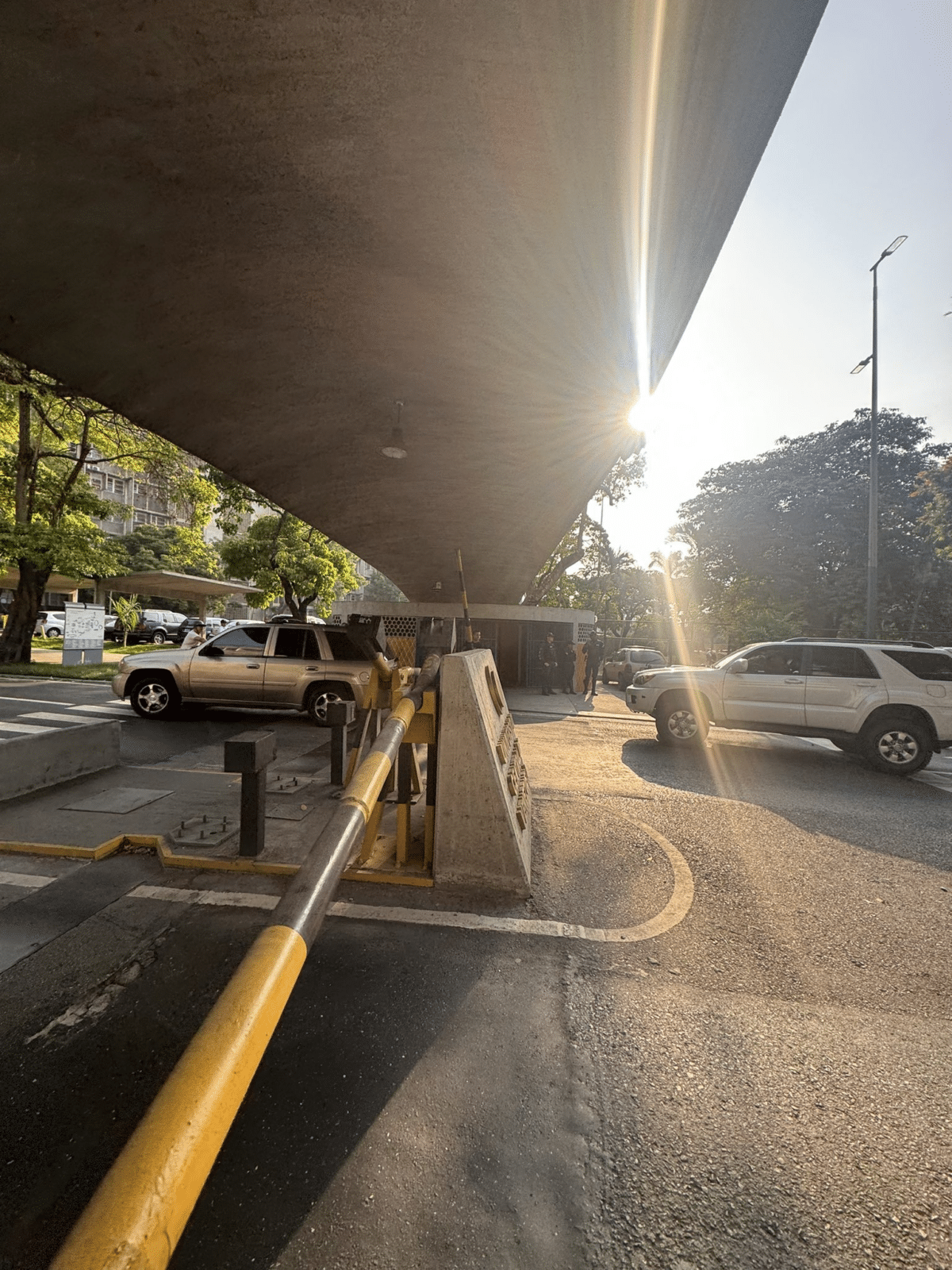 Trabajadores cerraron accesos a la UCV por segundo día consecutivo