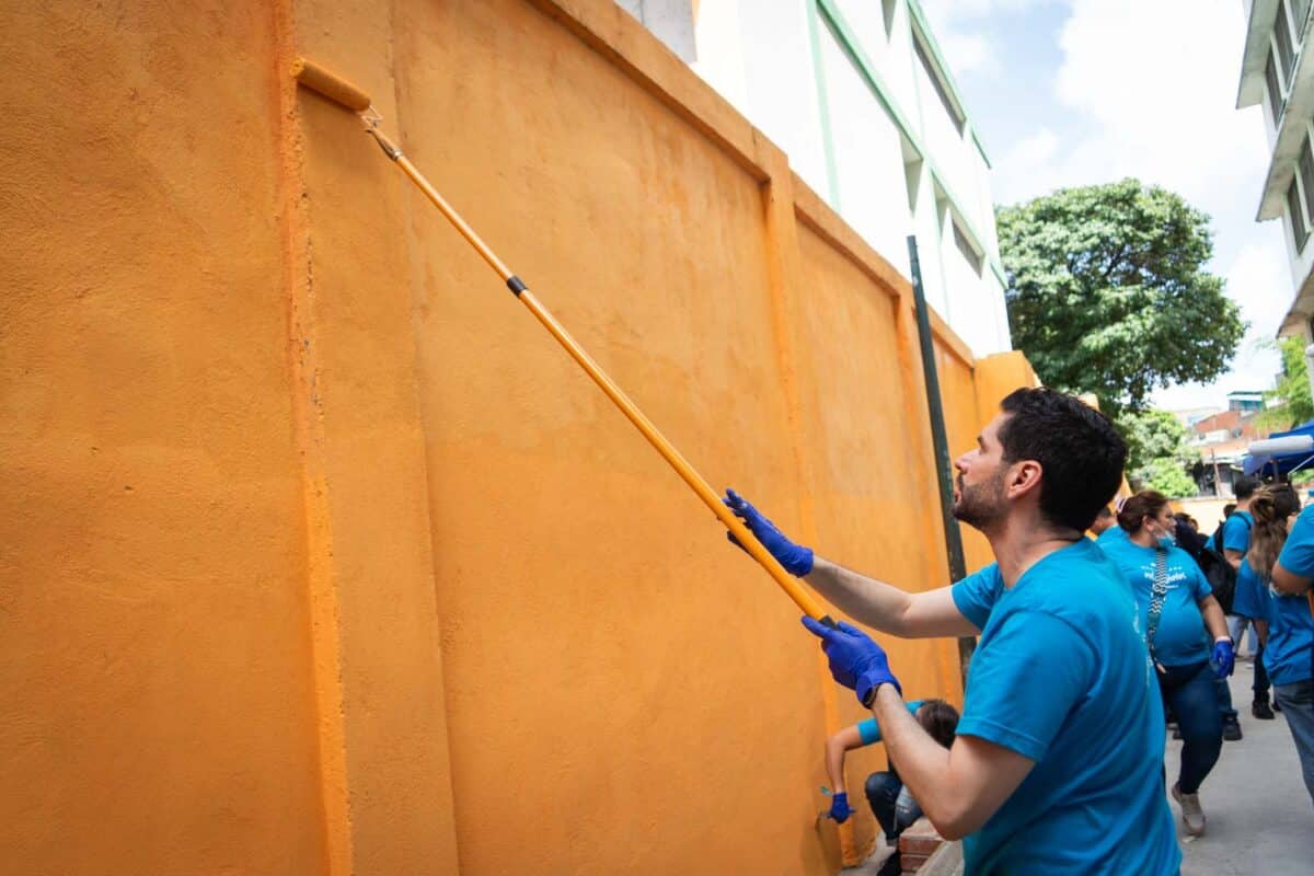 Telefónica Movistar Foundation 2024 volunteering at Enrique Chaumer School, Caracas