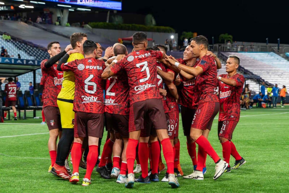 La Cosa Nostra vs Forum Jet, La Cosa Nostra, Forum Jet, Liga Monumental Caracas, fútbol 9 Liga Monumental, torneo de fútbol 9 Liga Monumental, Liga Monumental Venezuela, Liga Monumental 2024, Estadio Monumental, El Diario, José Daniel Ramos