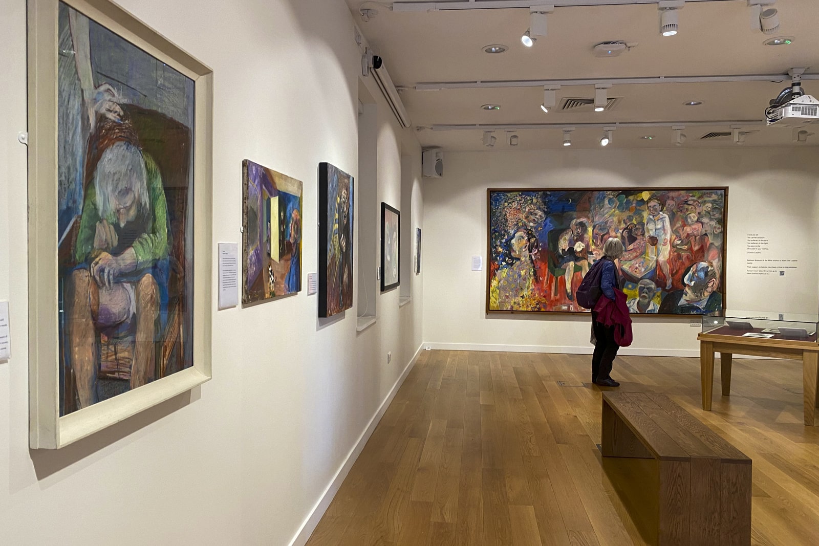 Museo exhibe obras de artes de pacientes psiquiátricos y profesionales como terapia en Reino Unido 