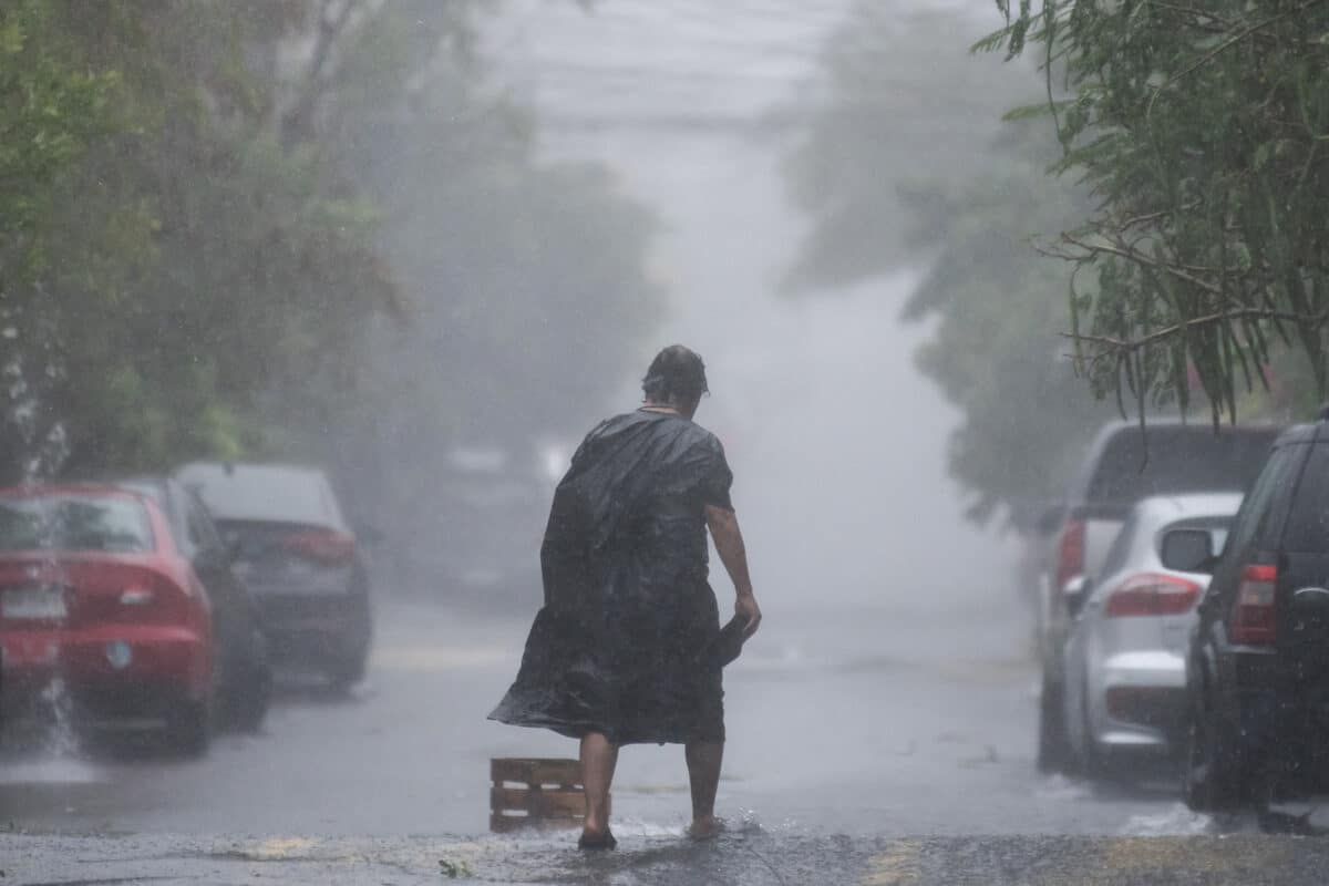 Rains with electrical shocks are anticipated in Venezuela because of the passage of tropical waves 12 and 13