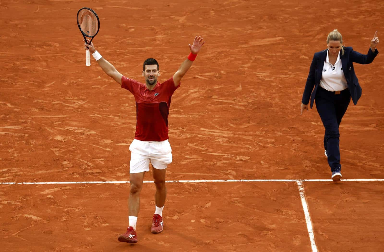 Djokovic se retiró de Roland Garros por lesión en la rodilla derecha