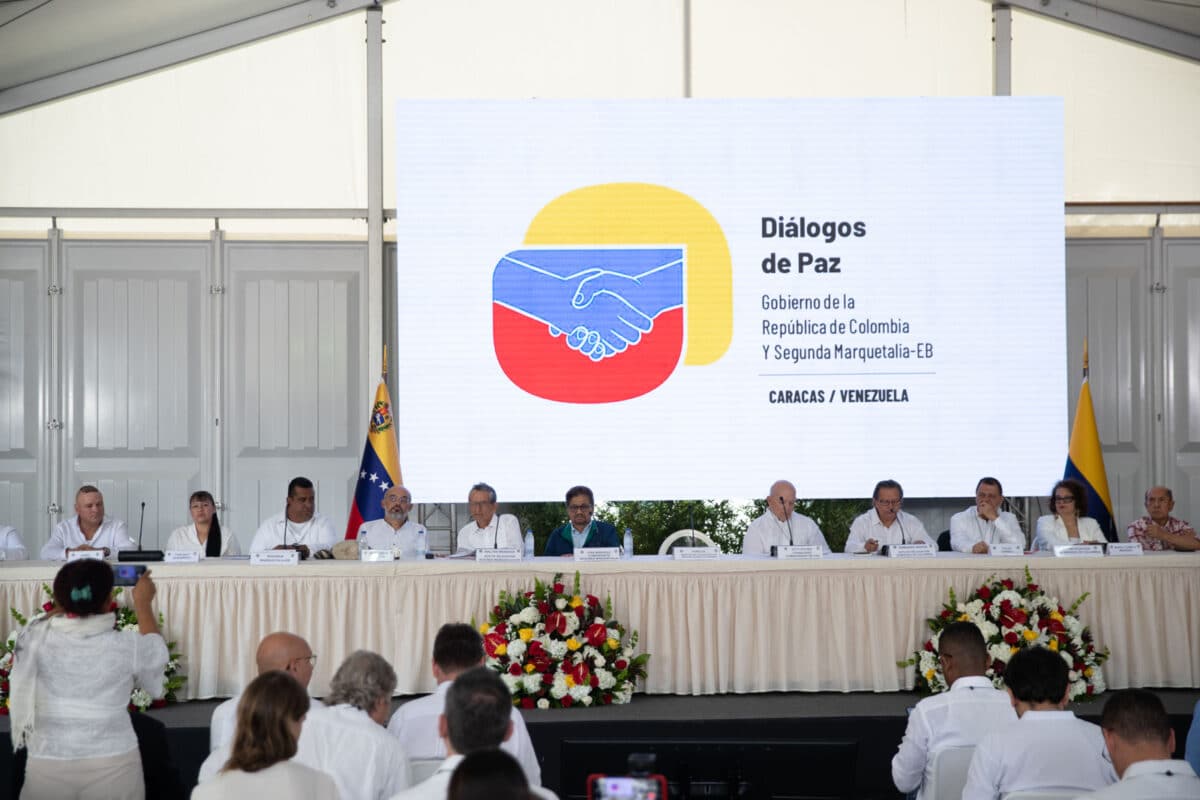 Gobierno de Colombia y disidencia de las FARC iniciaron diálogo en Caracas: qué se sabe