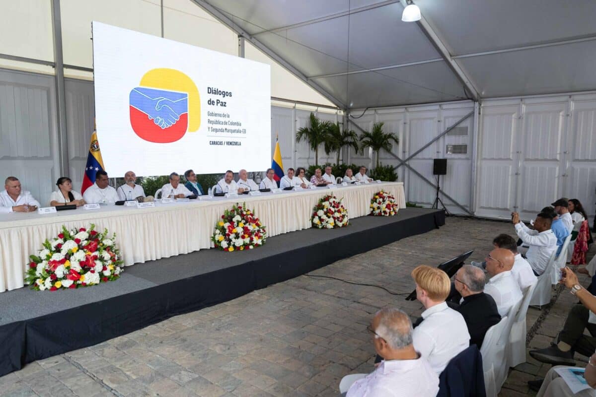 Gobierno de Colombia y disidencia de las FARC iniciaron diálogo en Caracas: qué se sabe
