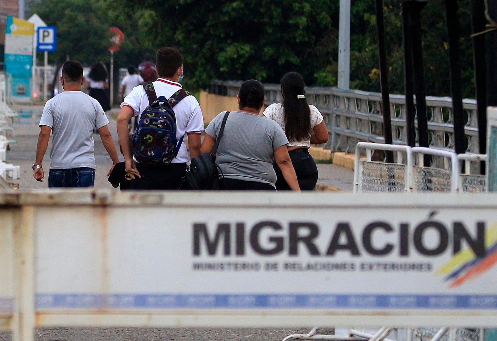 Relatives of the Colombian detained in Venezuela protested at the border to demand his release