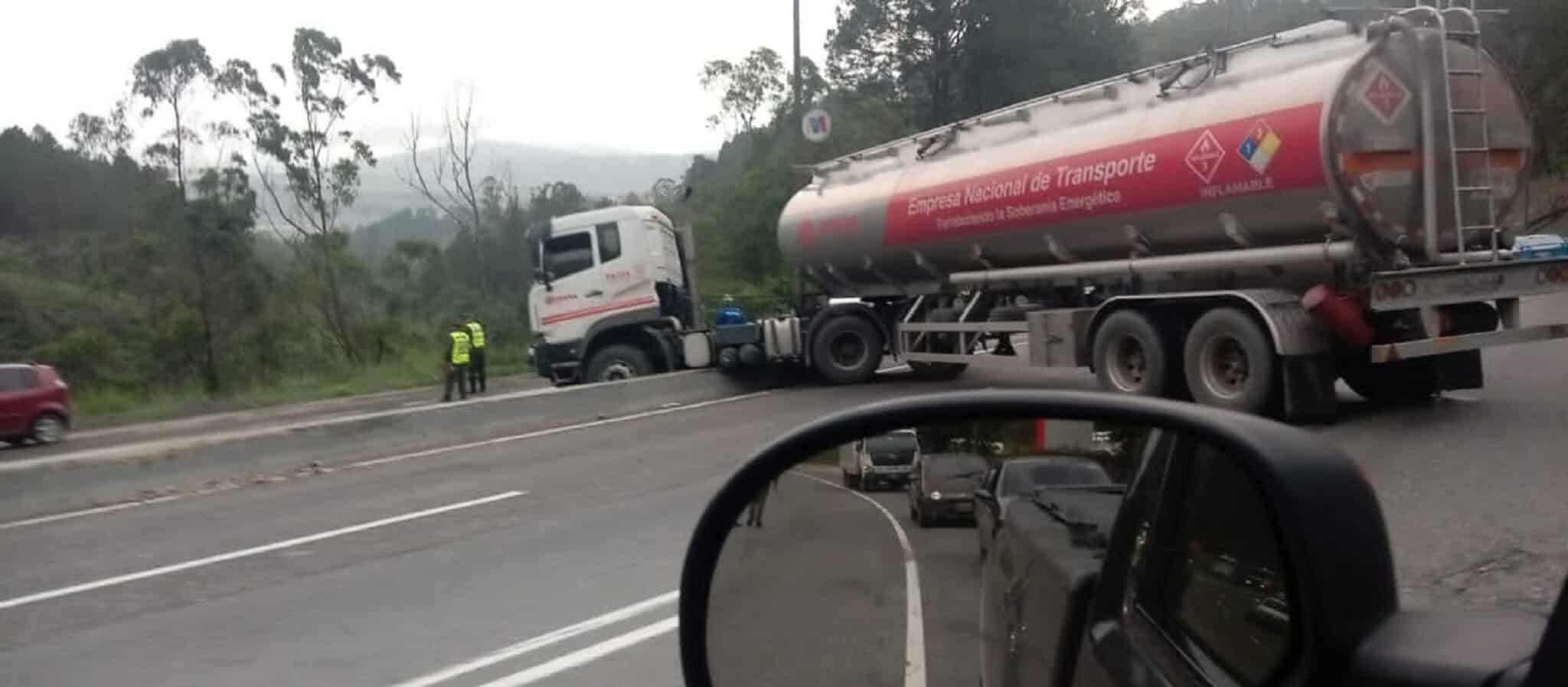 A truck skidded on the descent of Tazón and generates site visitors: what is thought